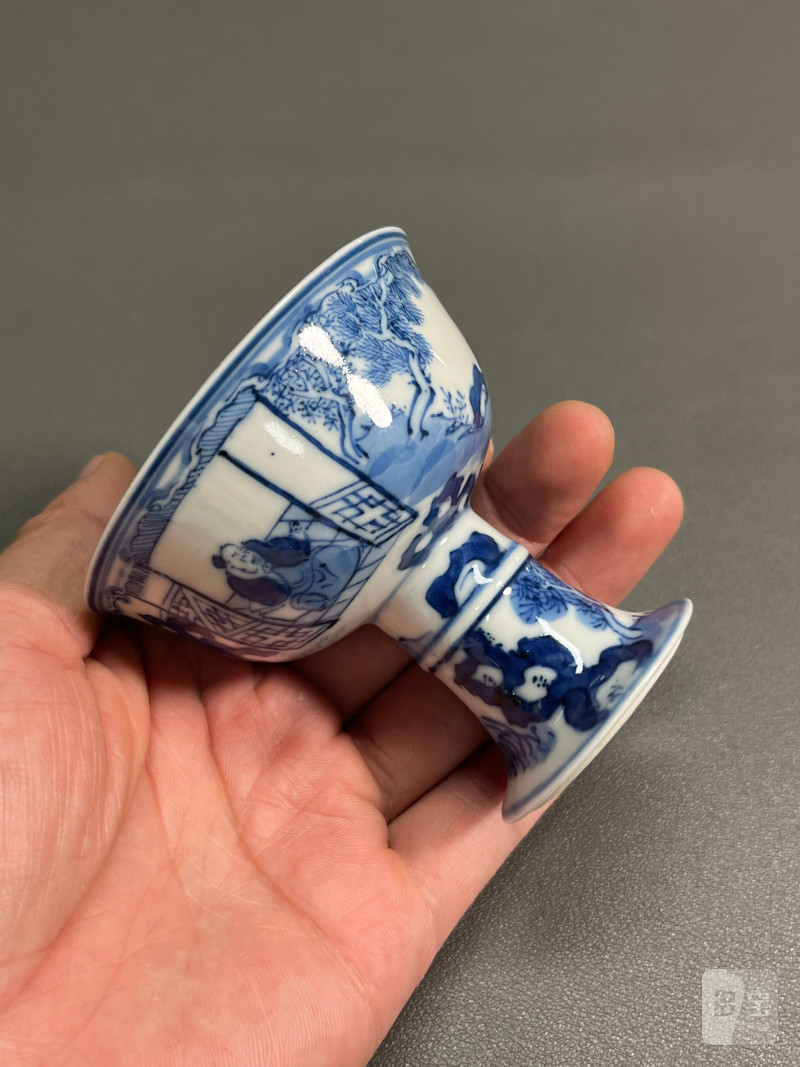 十八世纪  青花庭院高仕图梵文高足杯 - 图11